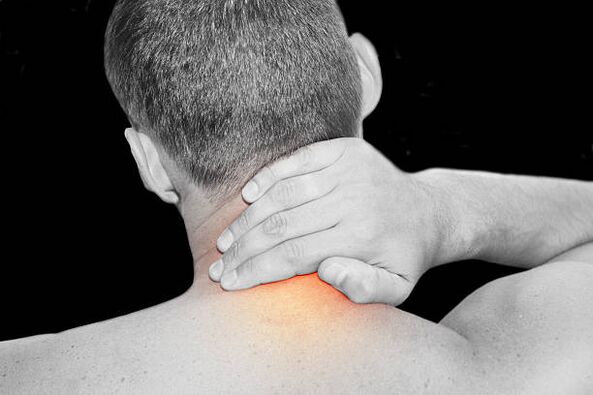 Osteochondrose der Halswirbelsäule bei einem Mann